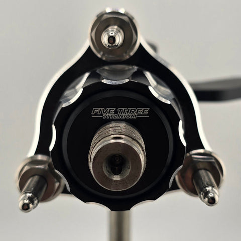 Profile comparison of the flat and stepped kart hub dust covers